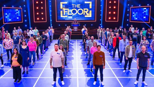 The Floor The Floor Folge 3: 100 Kandidat:innen kämpfen in 100 Kategorien um 100.000 Euro