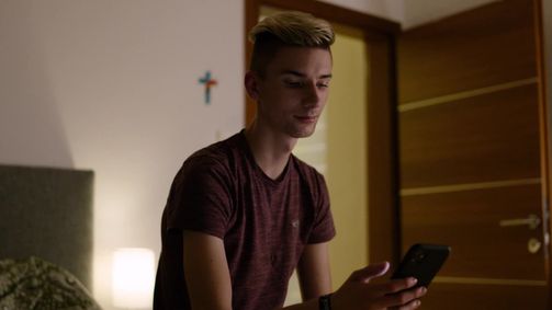 PULS 4 Doku: Die dunkle Seite von Social Media – Sollen wir TikTok verbieten? PULS 4 Doku: Die dunkle Seite von Social Media – Sollen wir TikTok verbieten? Folge 1: PULS 4 Doku: Die dunkle Seite von Social Media – Sollen wir TikTok verbieten?