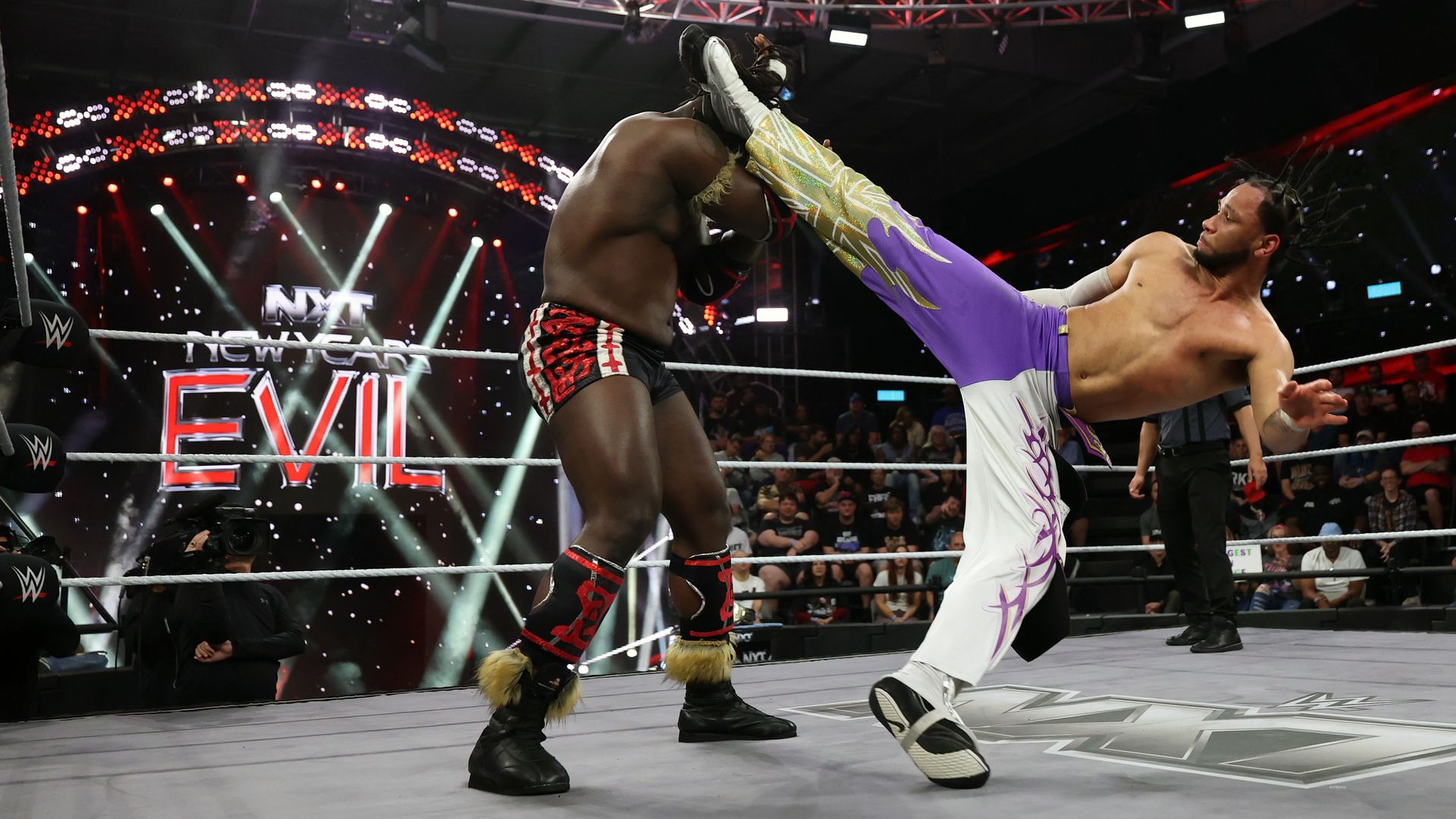 TNA X-Division Champion Leon Slater knüpft sich NXT Champion Oba Femi vor!