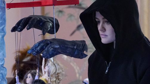 Pretty Little Liars Pretty Little Liars Folge 16: Der Handschuh an der Wiege