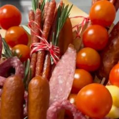 Edeka verkauft Wurststrauß zum Valentinstag