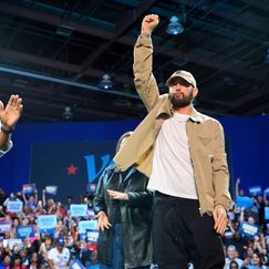 US-Rapper Eminem unterstützt Harris - Obama bringt Fans zum Ausrasten