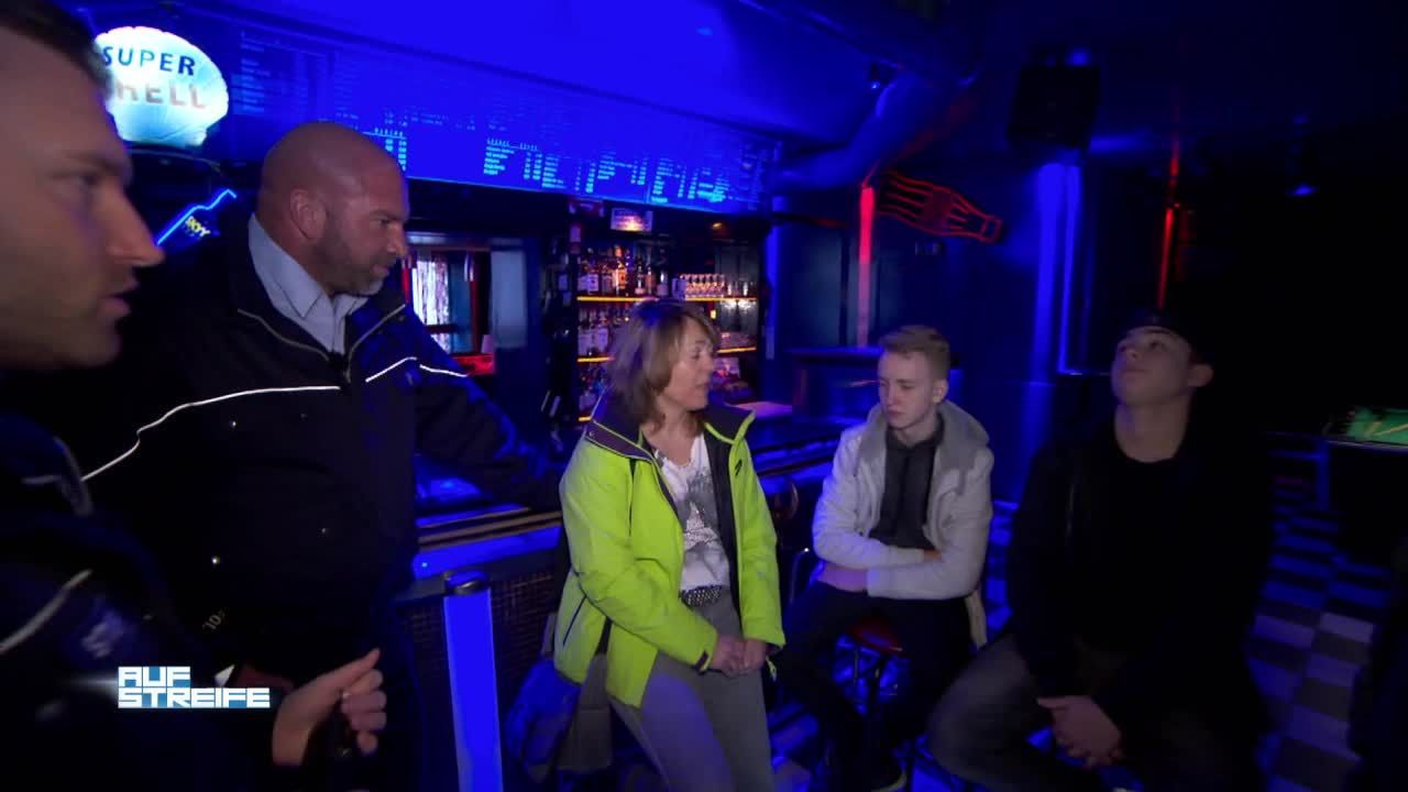 Ich schmeiß die Fuffies durch den Club!