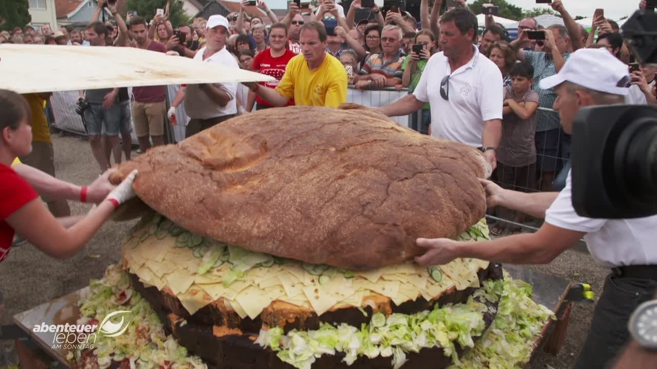 Der größte Burger der Welt - ein Dorf knackt den Rekord