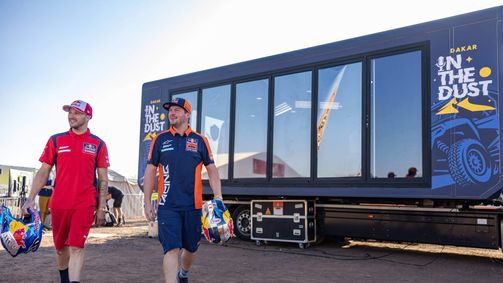 In the Dust - die Highlights der Rally Dakar 2024 IN THE DUST - Staffel 1 Folge 1: E1: Das letzte Rennen seiner Art