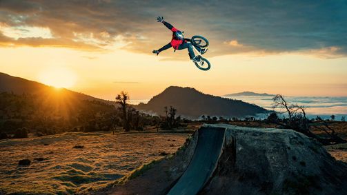 Cycling Around the World Cycling Around the World – Staffel 2 Folge 9: Zwischen Vulkanen