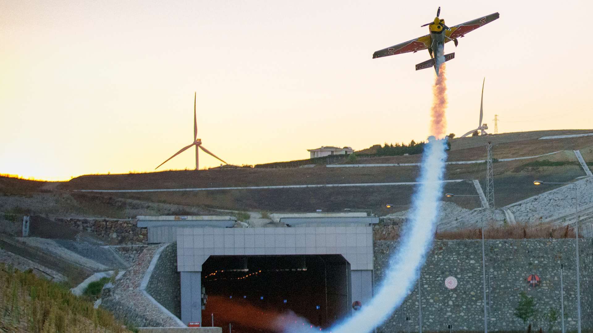 Fallschirmsprung mit Skiern &amp; Vulkanflug
