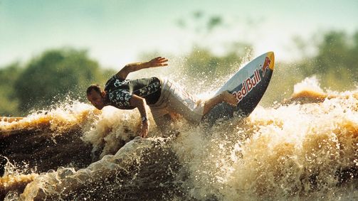 Explorers: Adventures of the Century Explorers: Adventures of the Century - Staffel 1 Folge 6: Big-Wave-Surfer auf der Pororoca