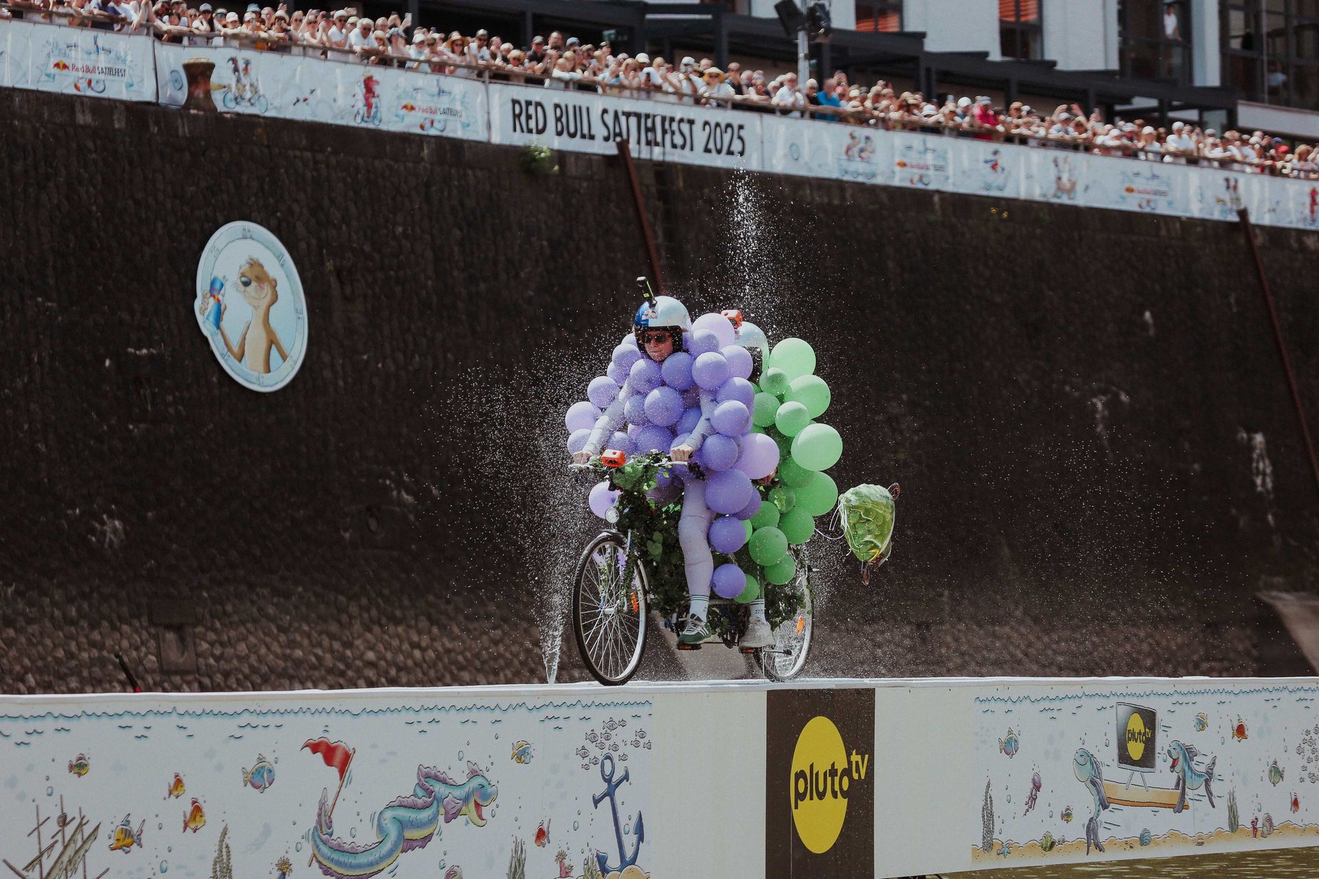 Red Bull Sattelfest: Karneval auf Rädern