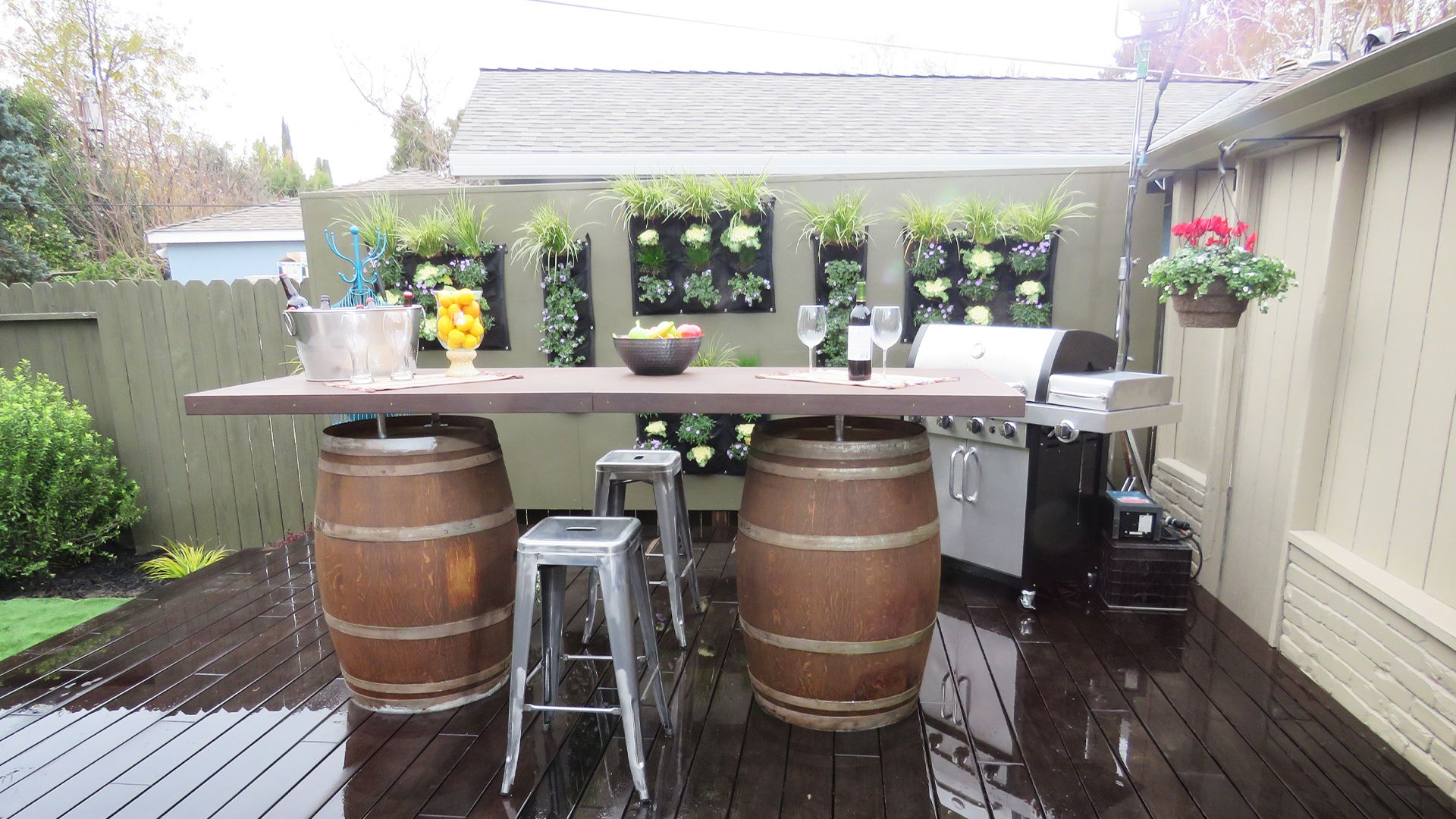 Bambusdeck mit eigener Bar