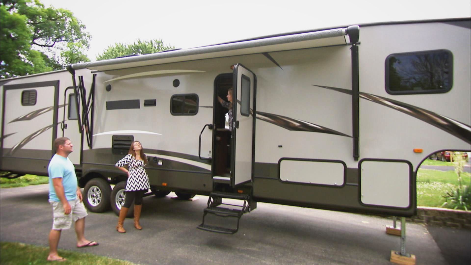 Kleinfamilie im Wohnmobil