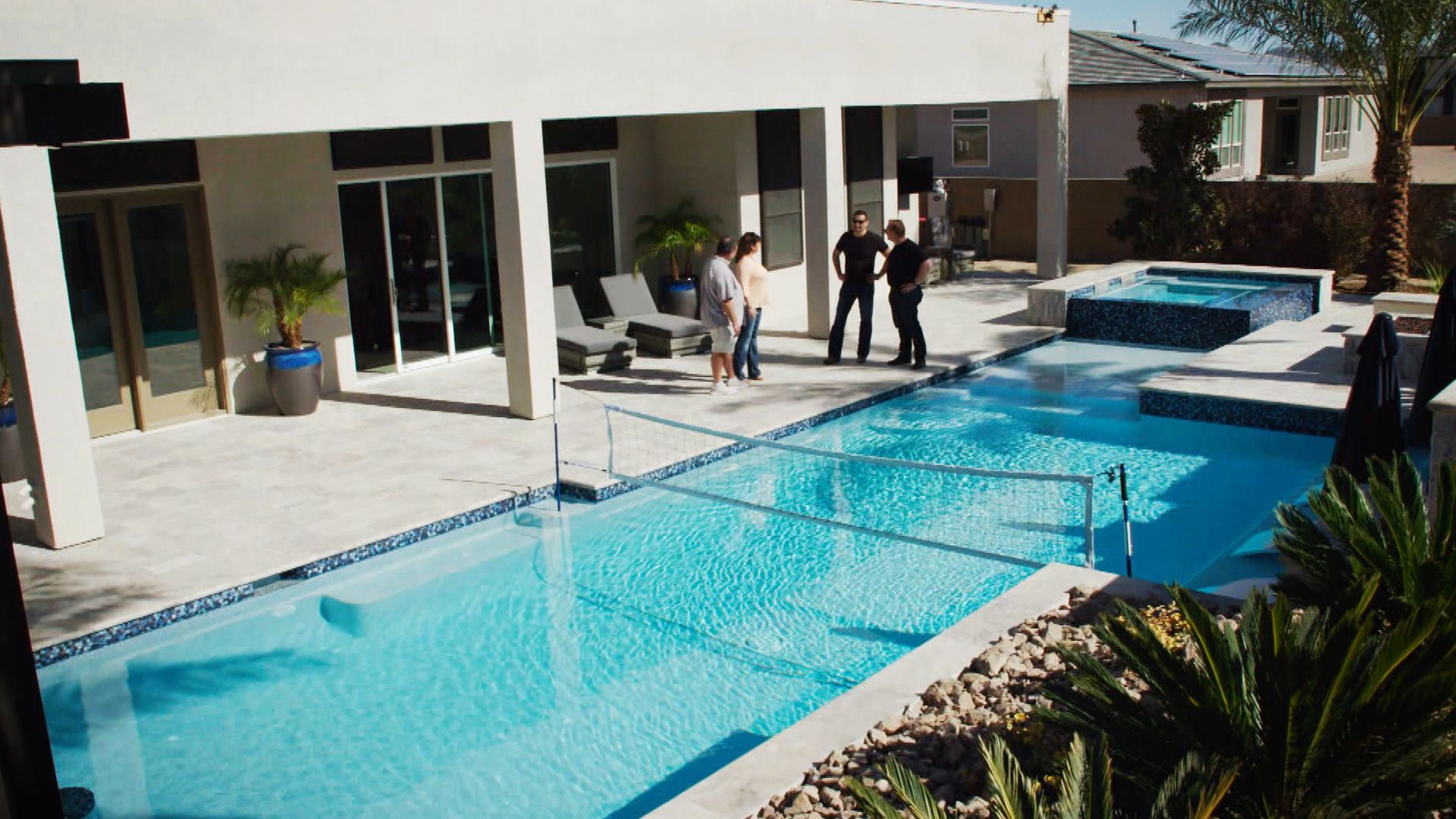 Luxus-Pool im Wüstenstaat