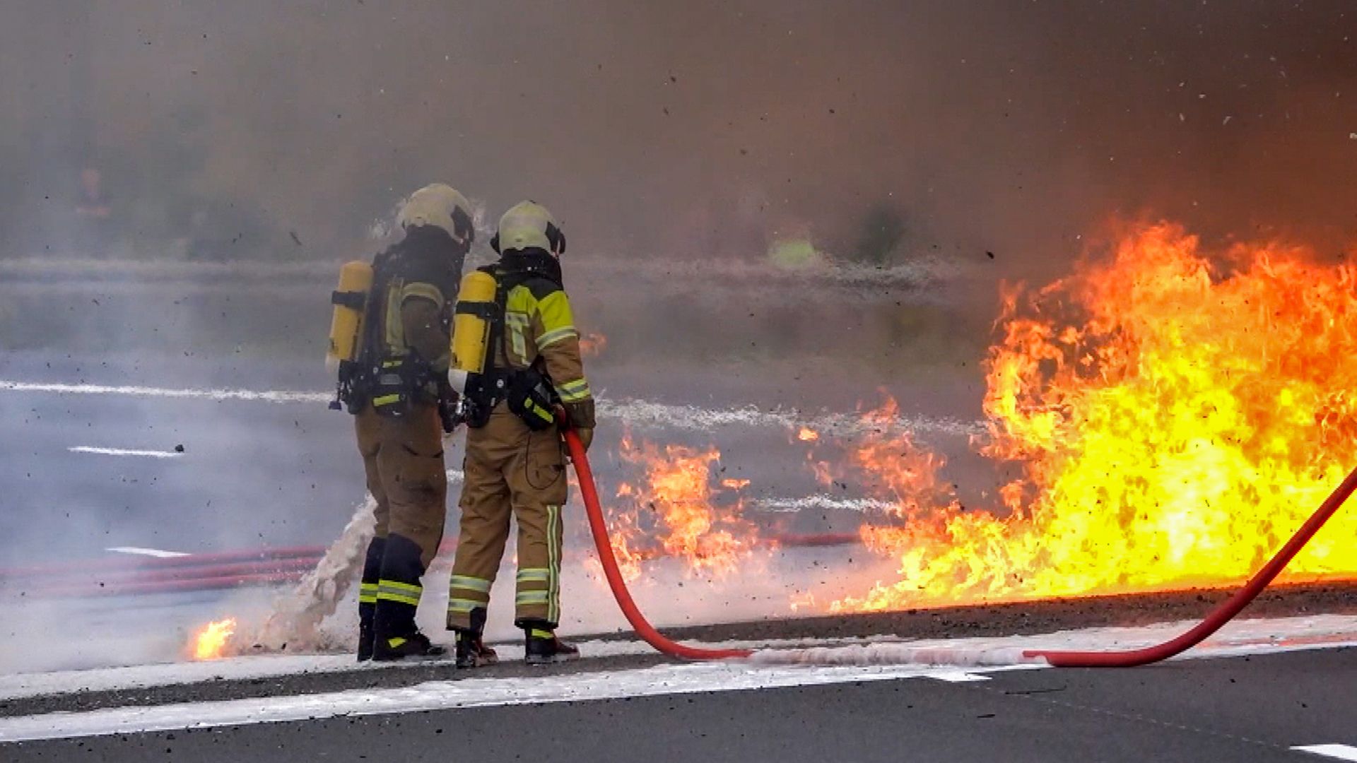Feuerwand auf der Autobahn