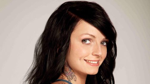 Cover Up Cover Up Staffel 1 Folge 1: Ein Häufchen am Po