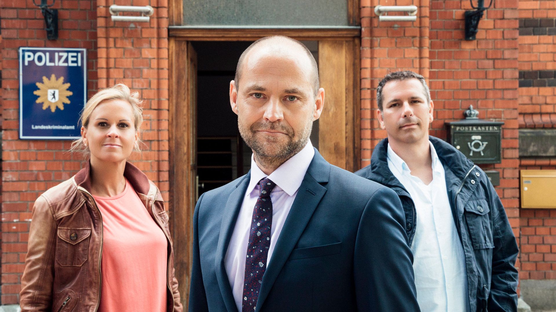 Zugriff Berlin Team Römer ermittelt Staffel 1 Folge 1 Was du nicht willst, was man dir tut Zugriff Berlin Team Römer ermittelt Staffel 1 Folge 1 Was du nicht willst, was man dir tut