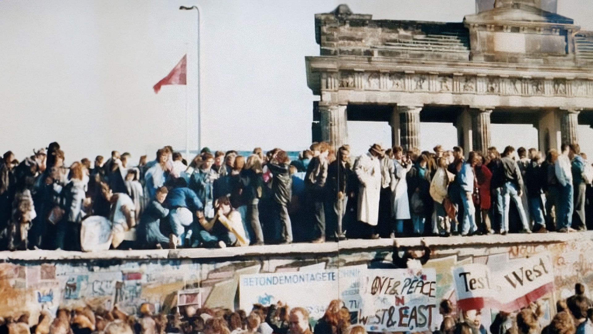 Die Frau am Brandenburger Tor - 9. Nov 1989