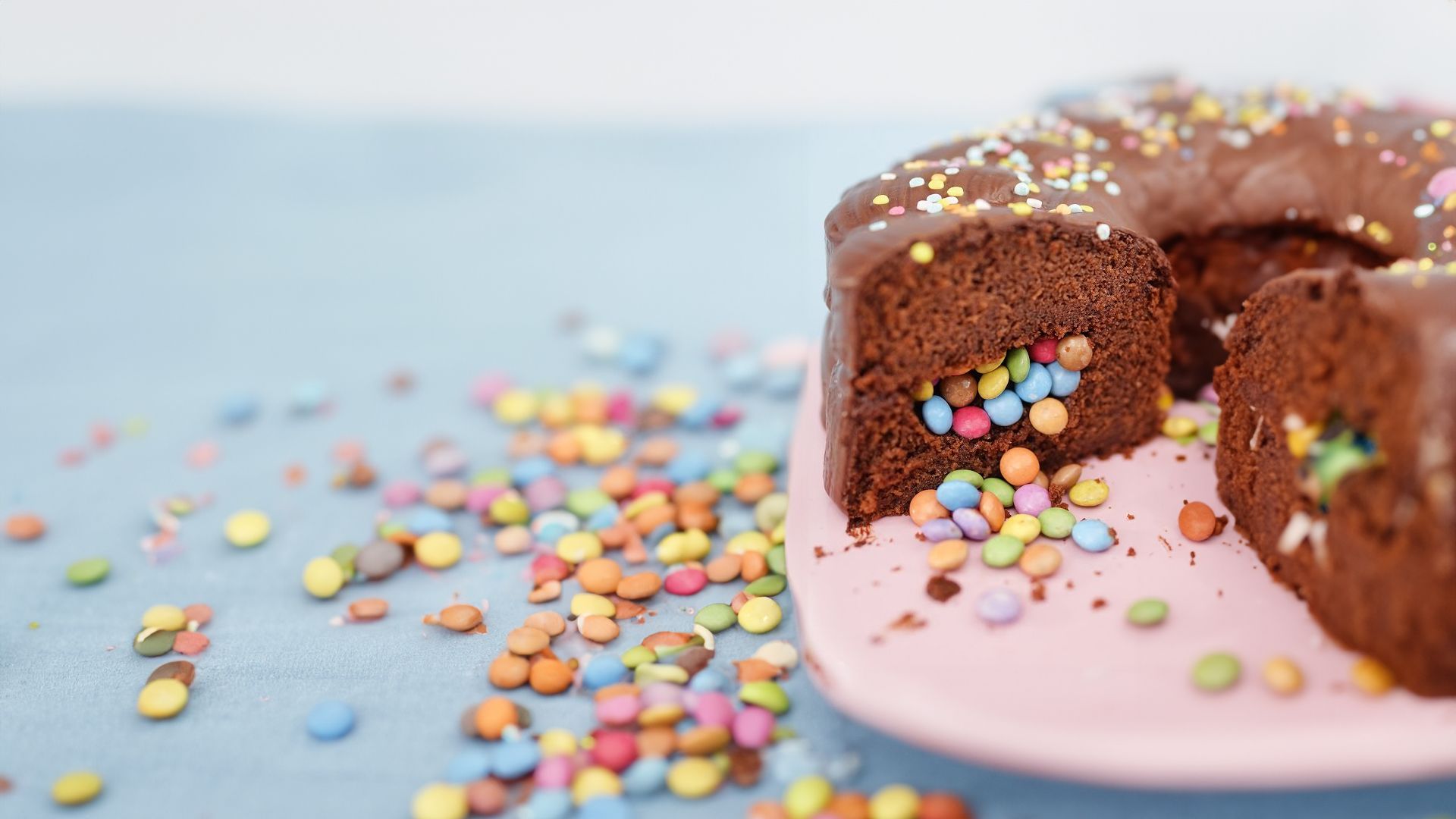 Schokoladenkuchen mit Süßigkeitenfach / Geburtstagskuchen