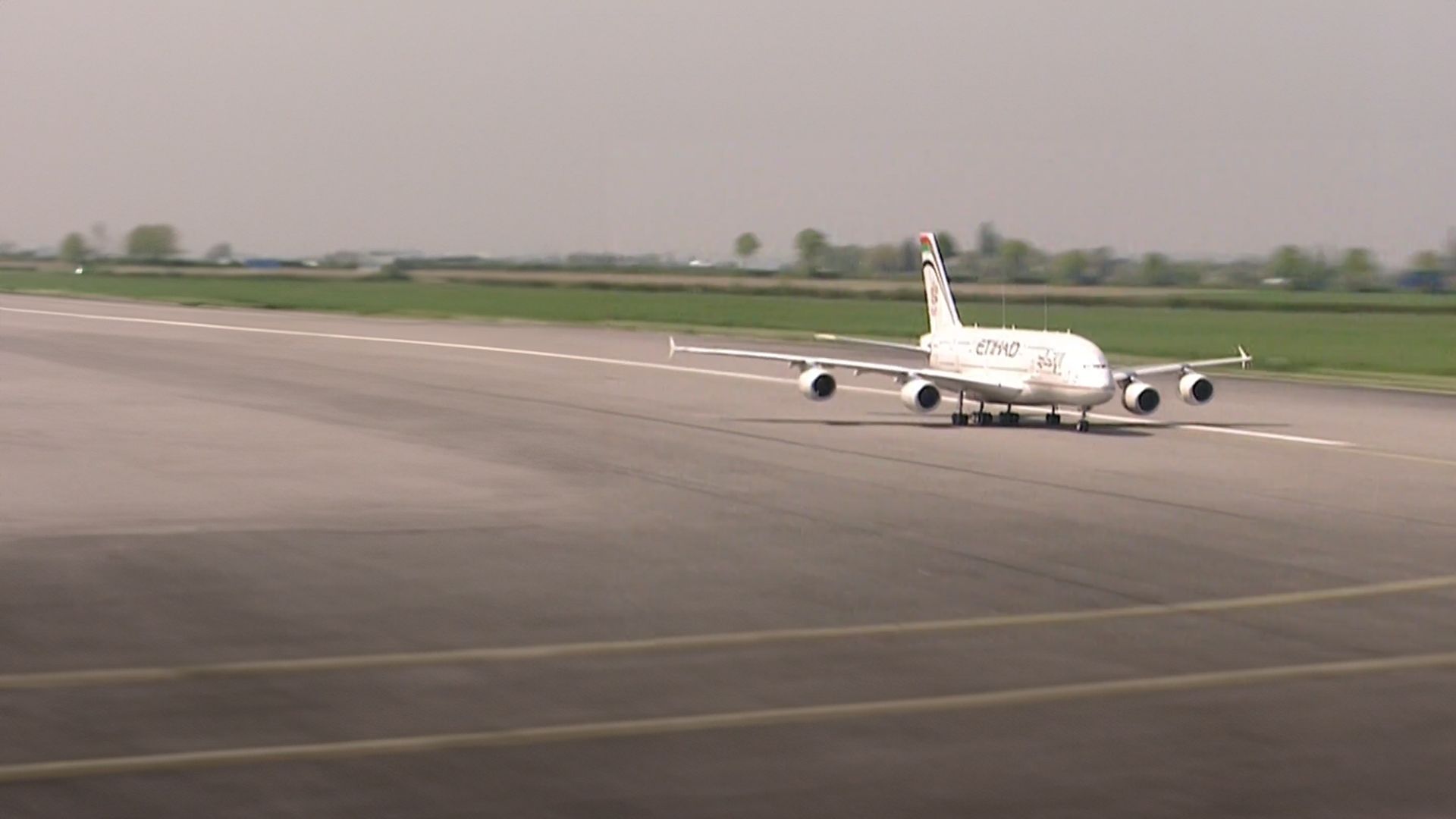 Deutschland baut Mini: Modellflugzeuge in der Luft