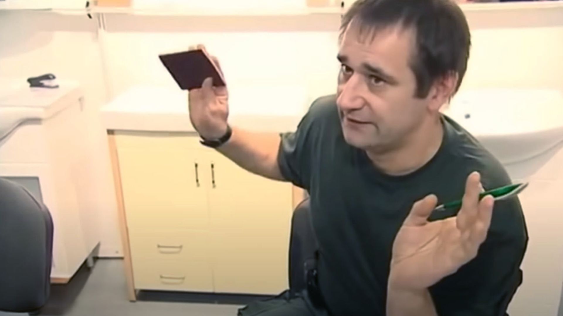 Dreisten Fälschungen auf der Spur - Zollfahndung auf der Messe Frankfurt (2009)