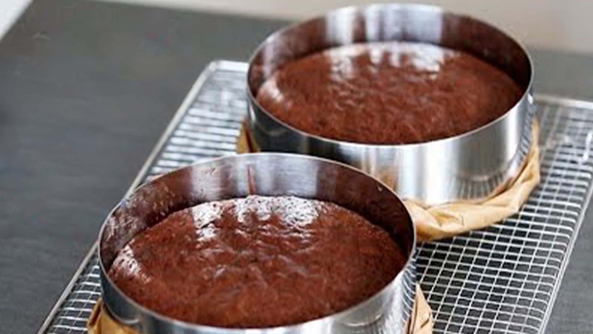 saftiger Schokoladenkuchen - ideale Grundlage für Motivtorten / Cake Basics