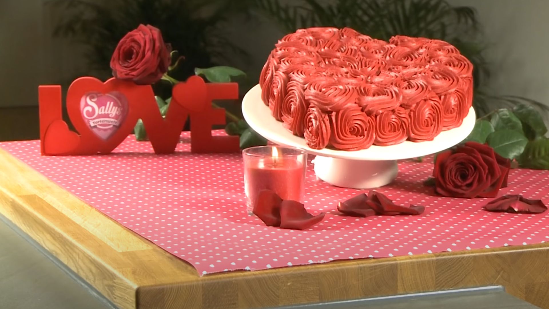 einfache Rosentorte / Rose Cake Tutorial / Valentinstag / Sally in Love