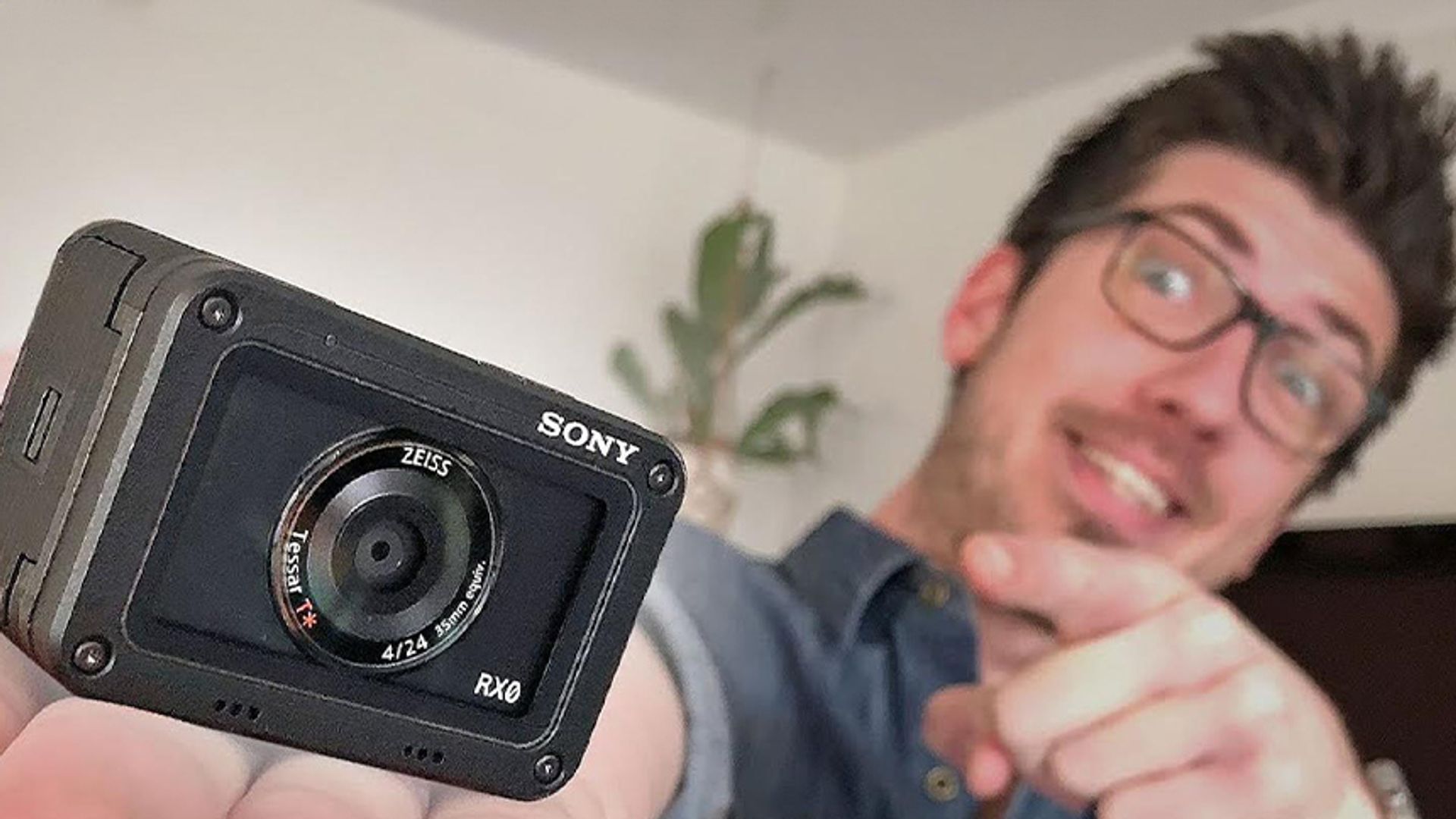 DAS ist die KLEINSTE Filmkamera! - Sony RX0 - Review