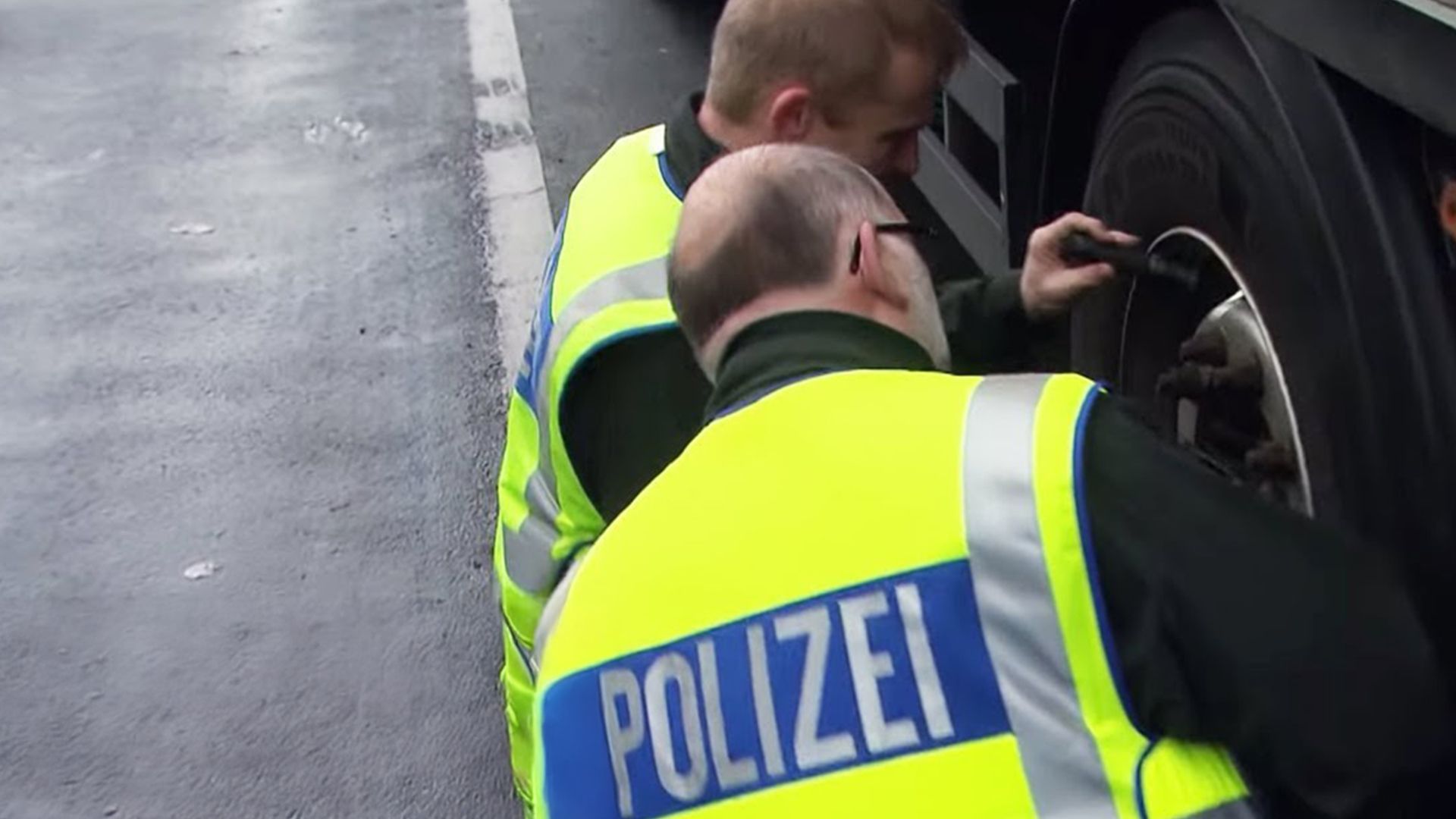 LKW mit defekten Bremsen auf der A2 - Unterwegs mit der Autobahnpolizei