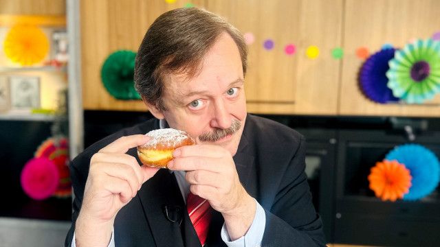 Werner Grubers Experimentalküche: Faschingsfieber - brennende Krapfen und unsichtbare Physiker