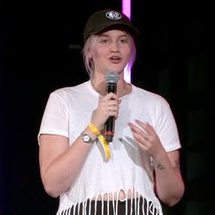 Julia Brandner: Herz, Hirn & Punchlines