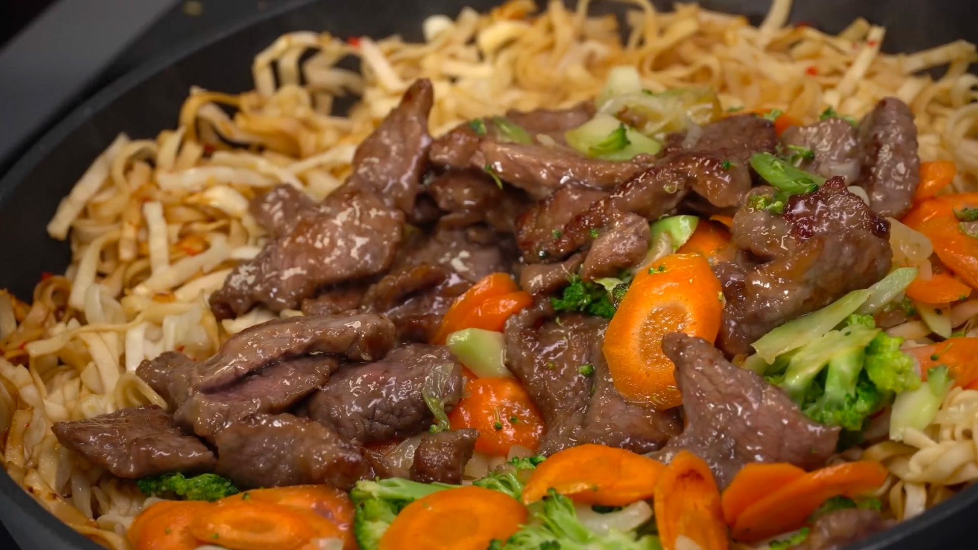 Gebratene Nudeln mit Chili-Rind