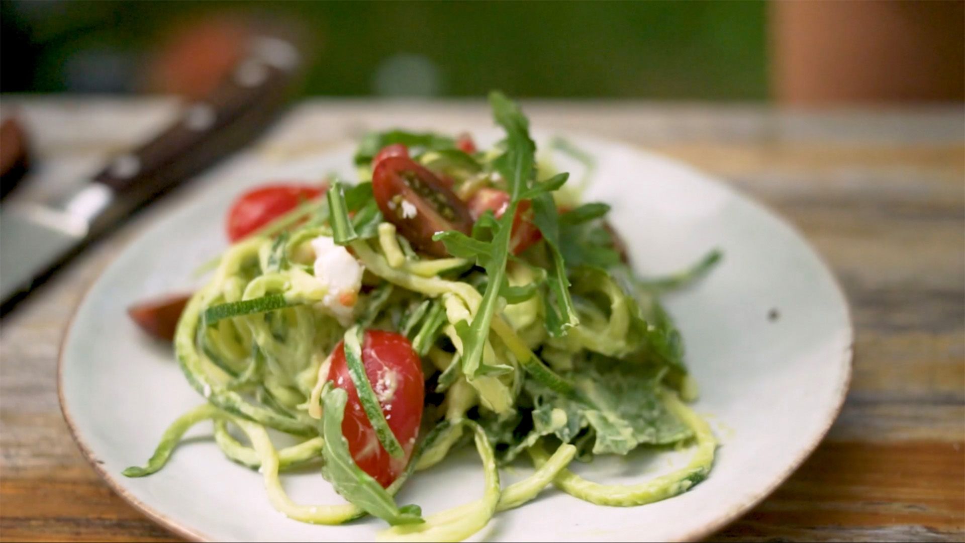 Zoodels - Zucchini Nudeln mit Avocadocreme