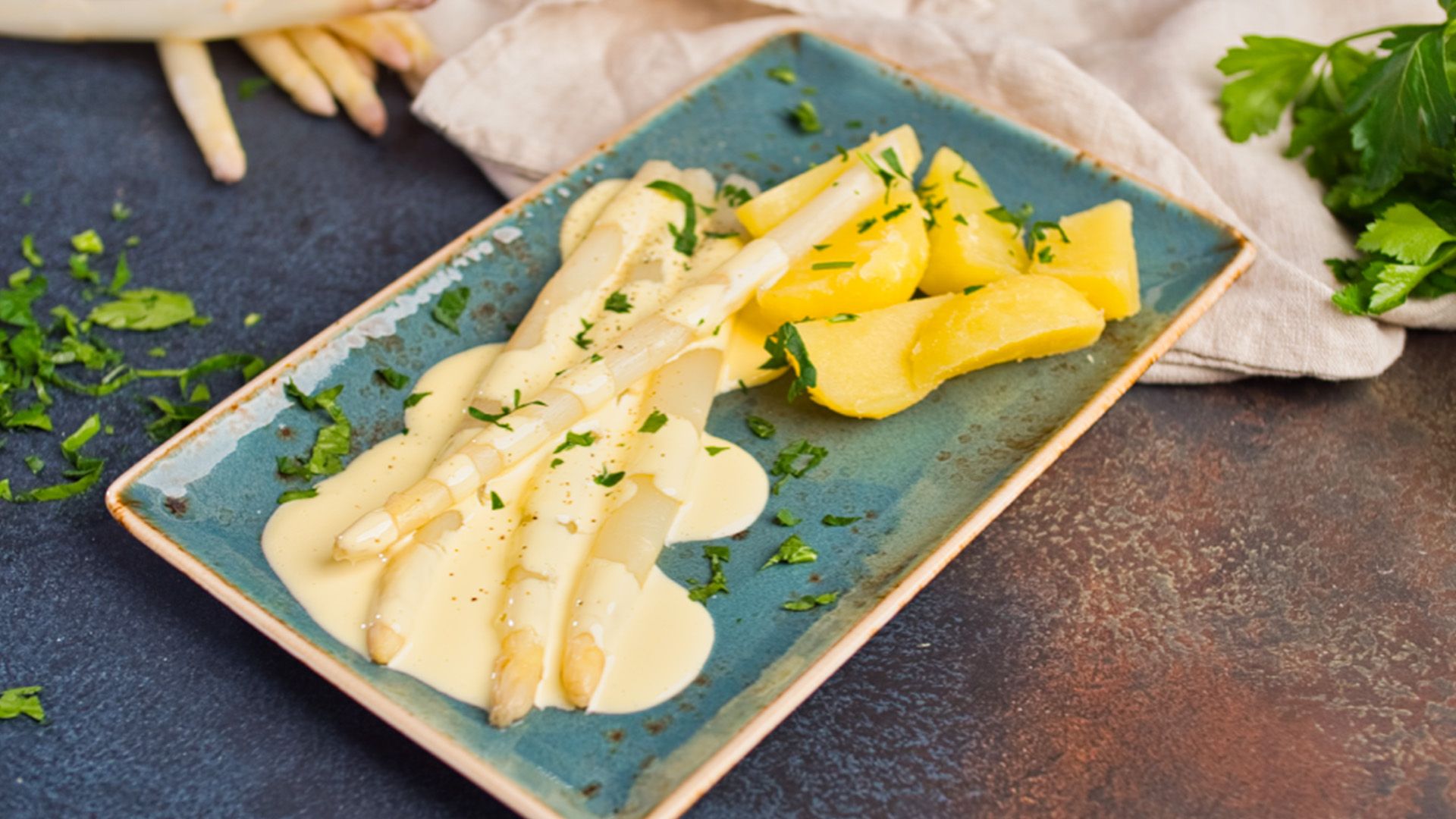 So geht Spargel mit Sauce Hollandaise! (Schnelles Rezept)