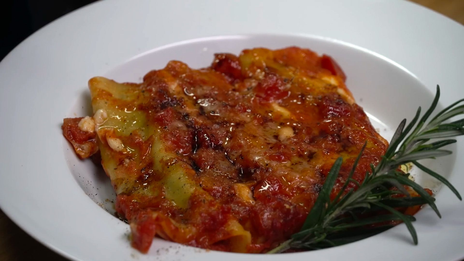 Ricotta-Spinat Cannelloni in Tomatensauce