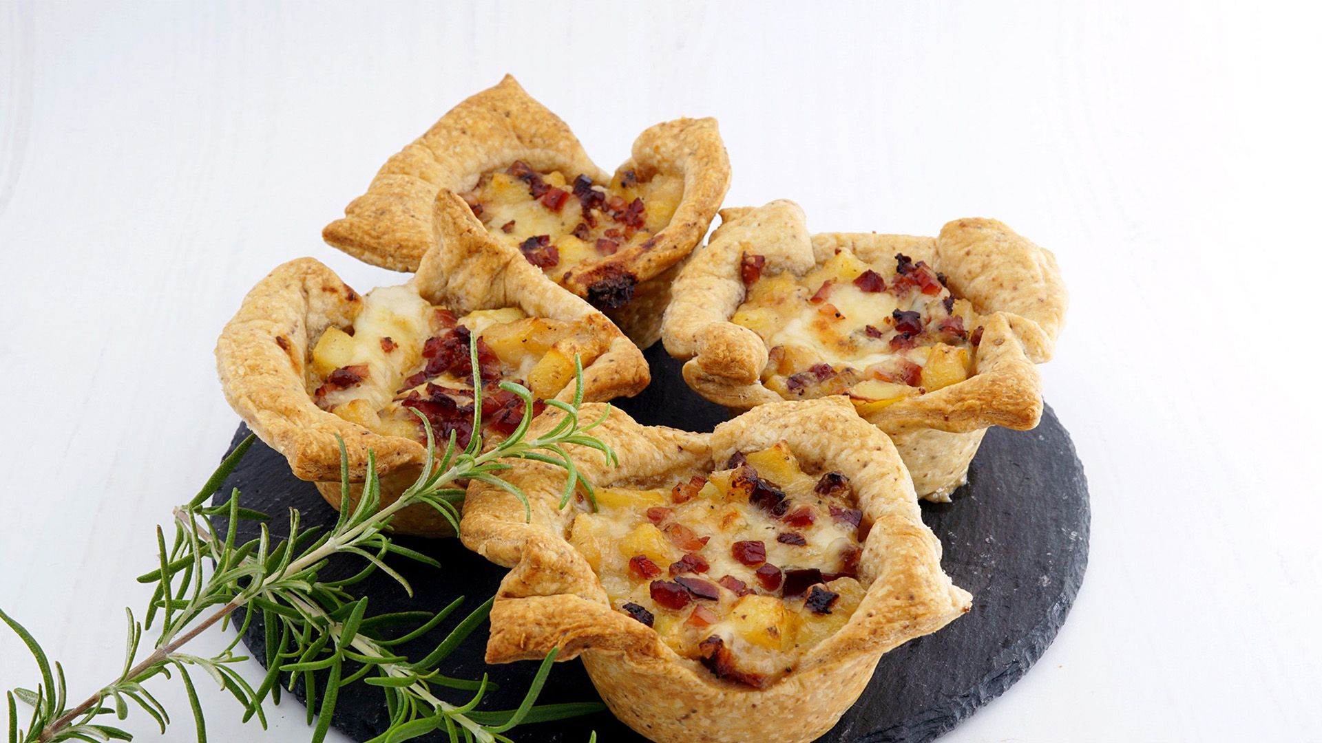 Blätterteigpasteten mit Birnen-Gorgonzola Fülle