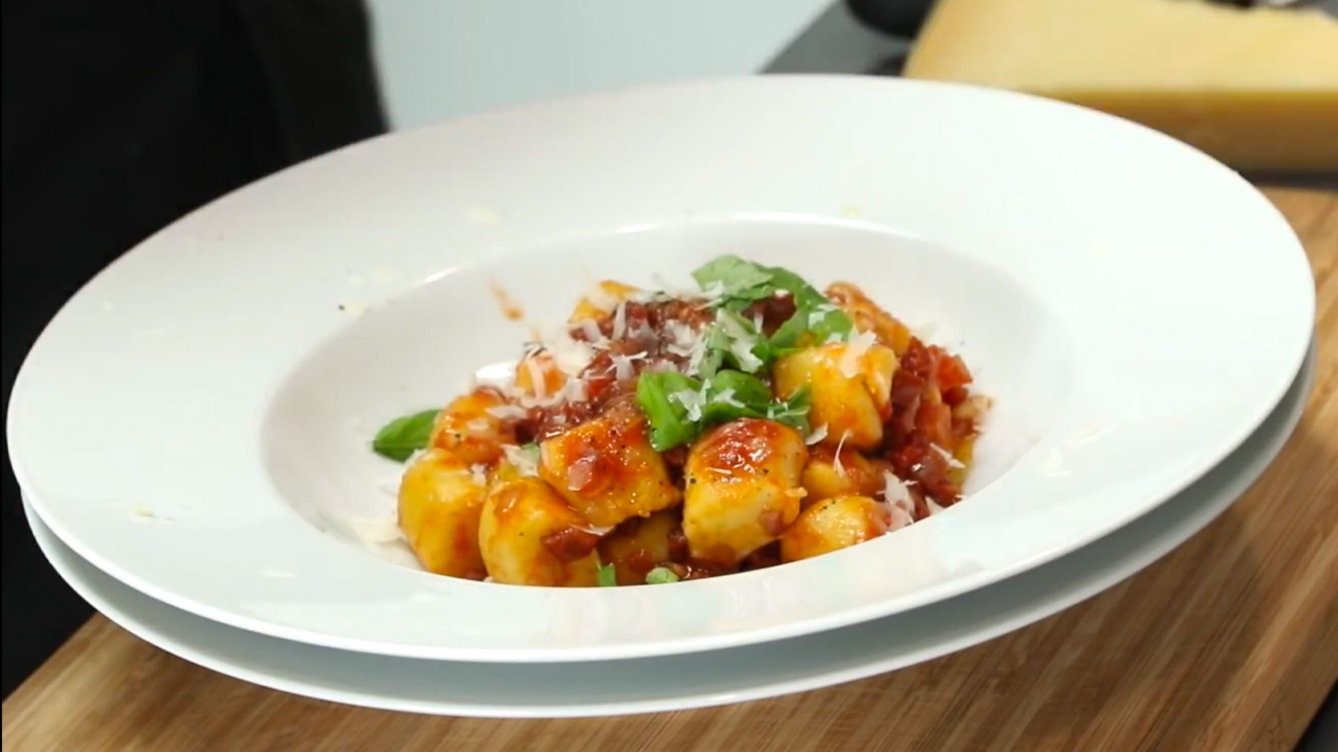 Kartoffel Gnocchi mit herzhafter Tomatensauce und Chorizo