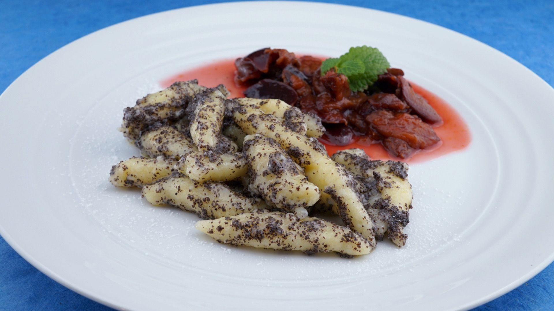 Mohnnudeln mit Zwetschkenröster