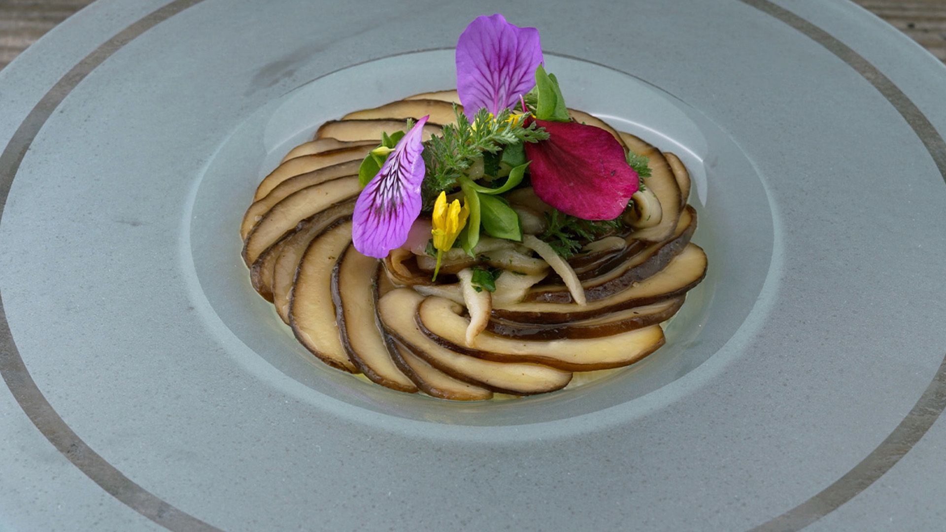 Cremige Polenta mit Shiitake-Pilzen und Wachtelei