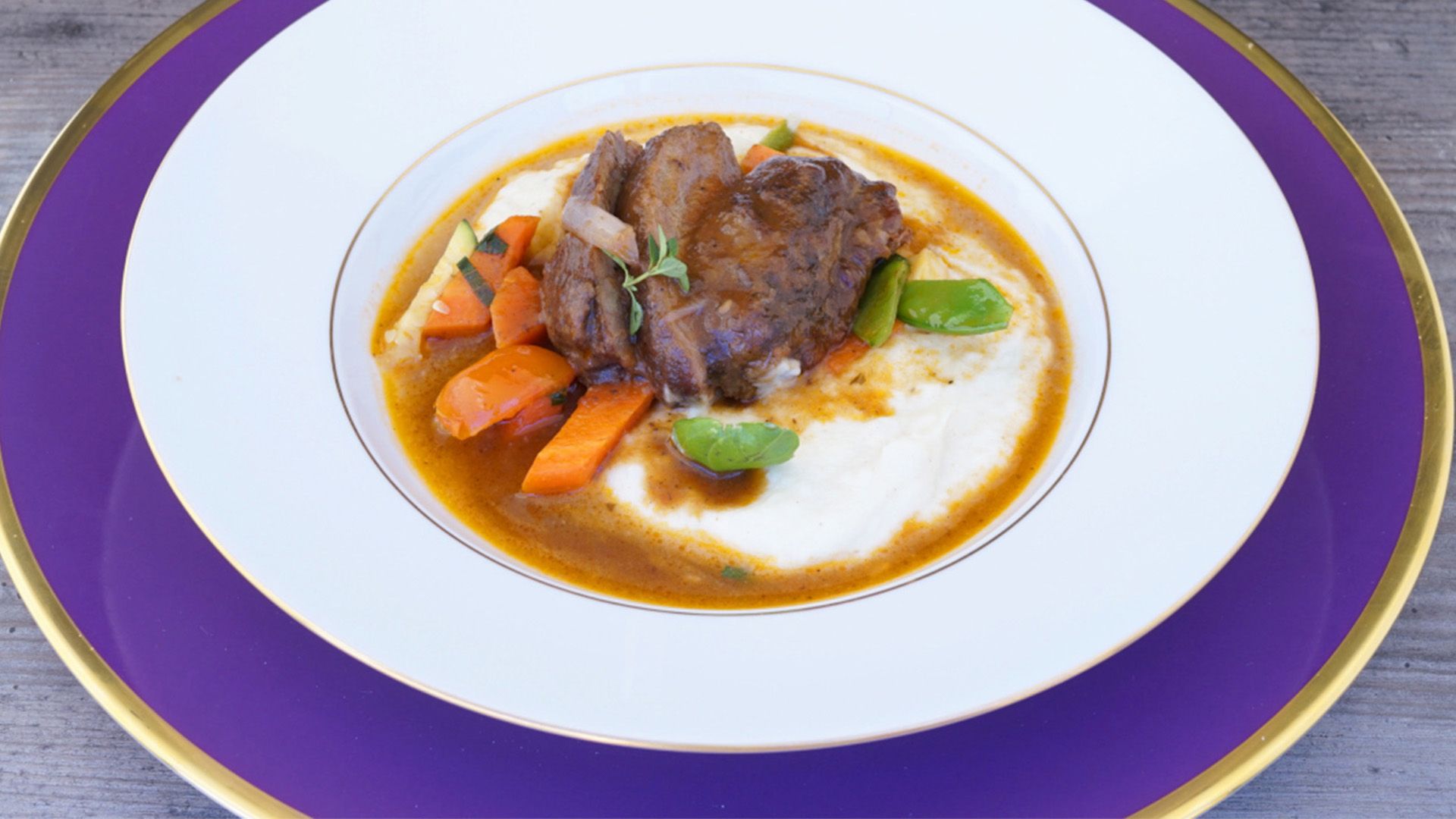 Geschmorte Schweinsbackerl mit Karfiolpüree