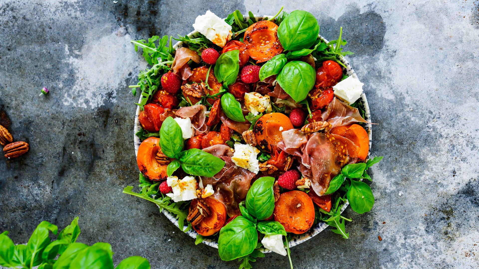 Spätsommersalat mit Marillen