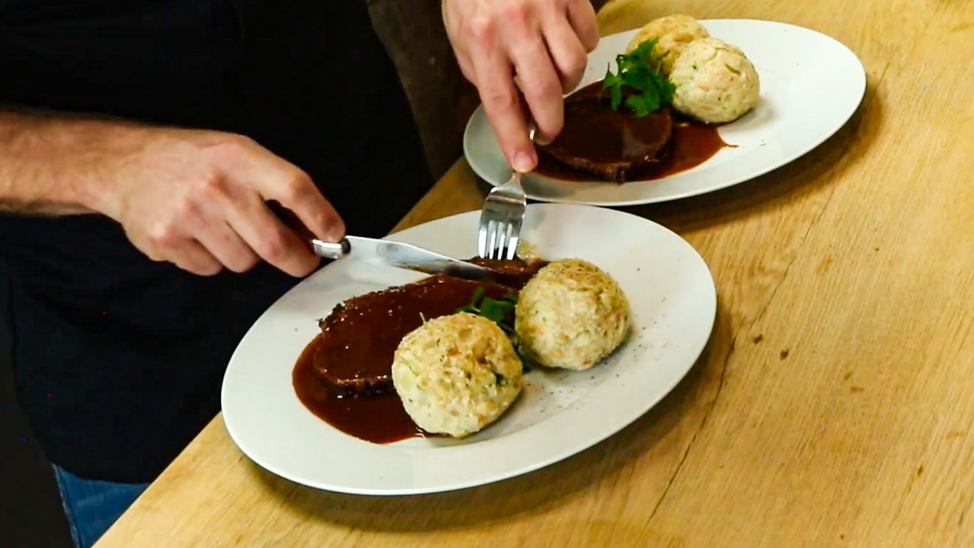 Sauerbraten mit Semmelknödel (fast wie aus dem Rheinland)