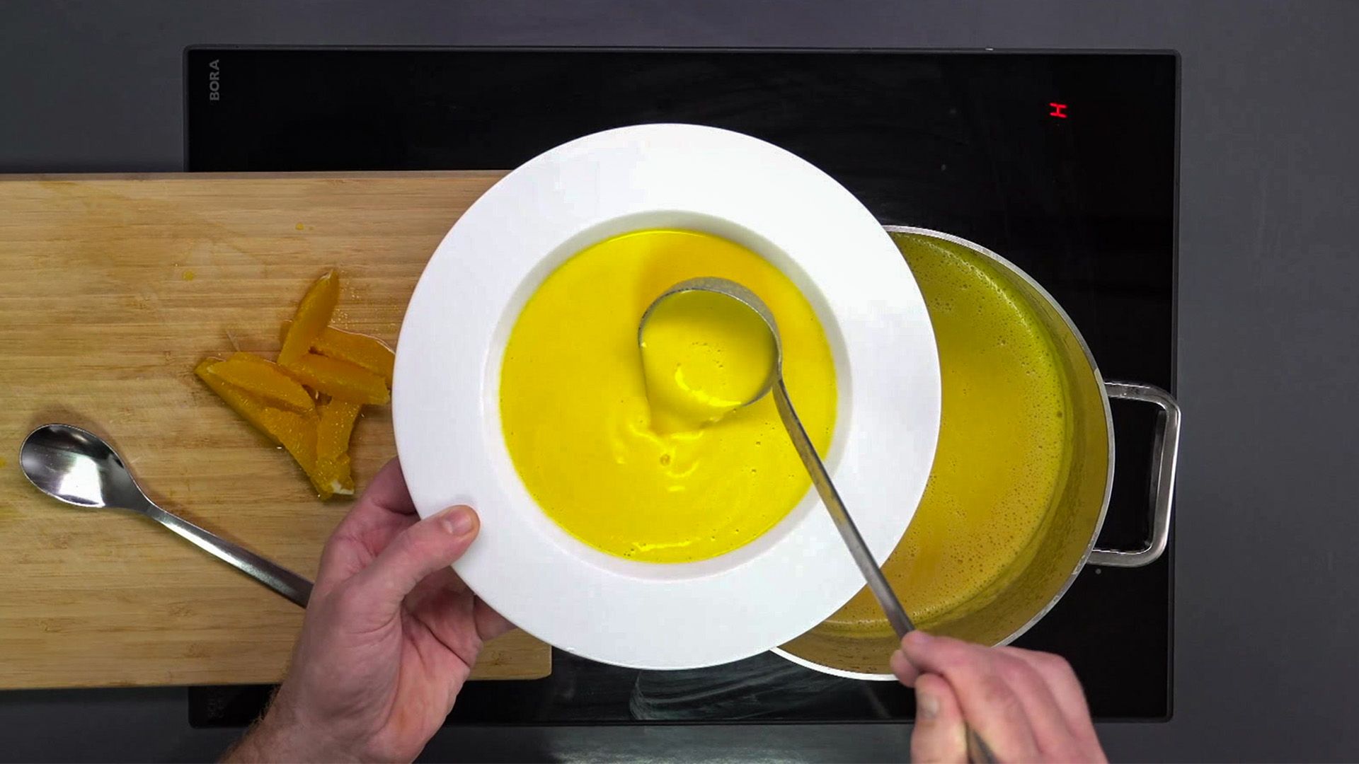 Leichte Orangen Karotten Suppe