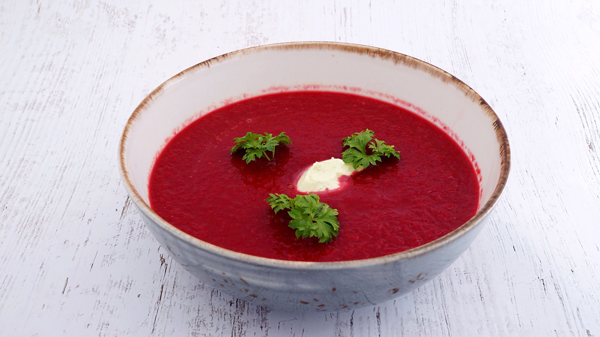 Rote Rüben Suppe mit Wasabi