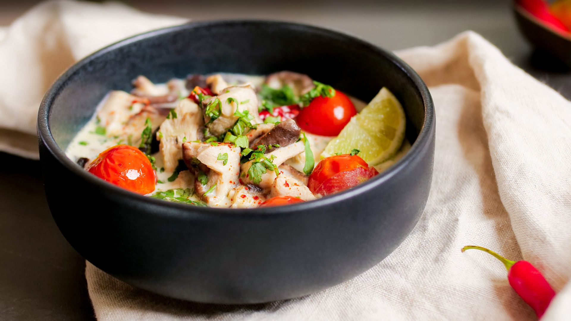 Thailands leckerste Suppe! (Tom Kha Gai Rezept)