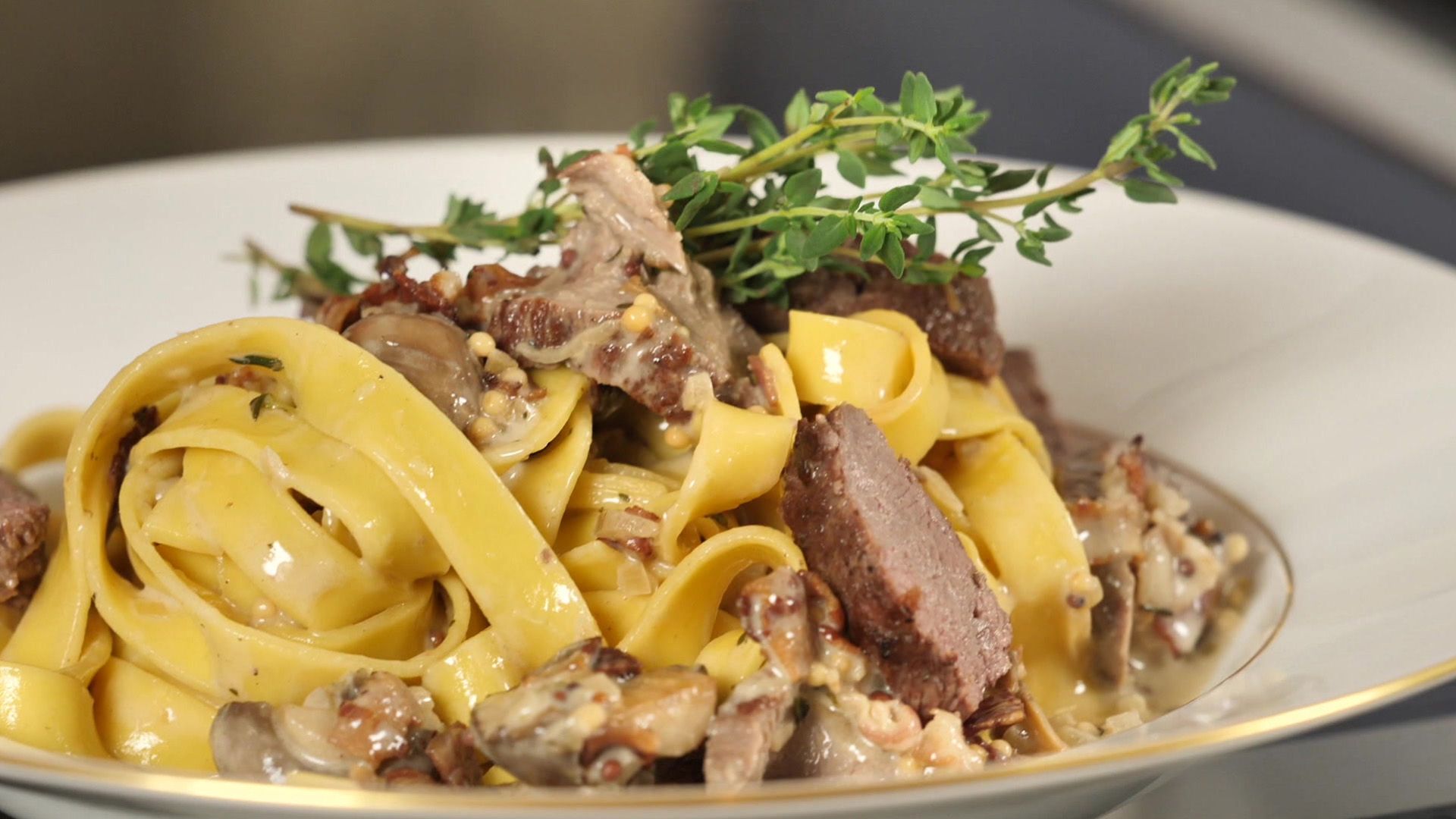 Frikassee vom Hasen mit Tagliatelle