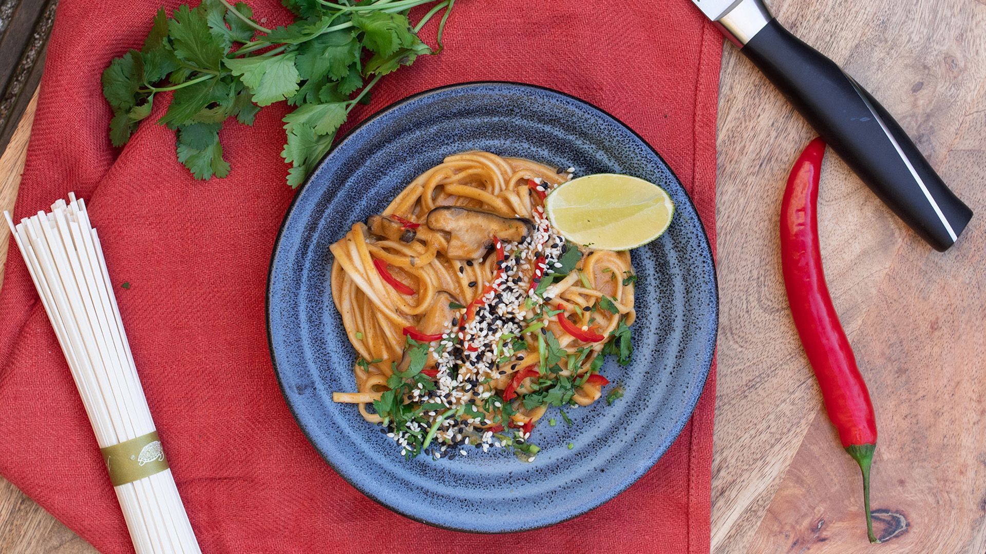 Ramen Nudeln mit Erdnuss-Soße