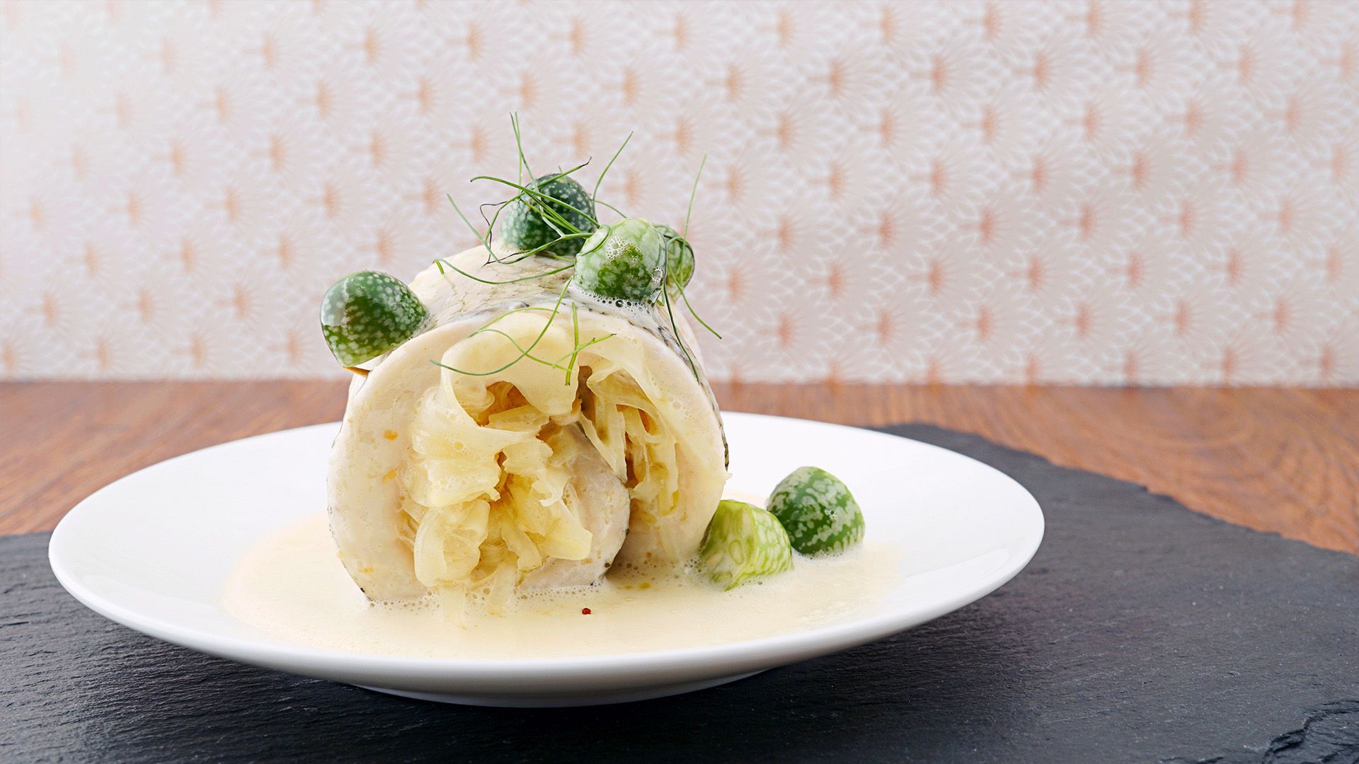 Reinanken-Rollmops, Fenchel, Yuzu, Verjussauce