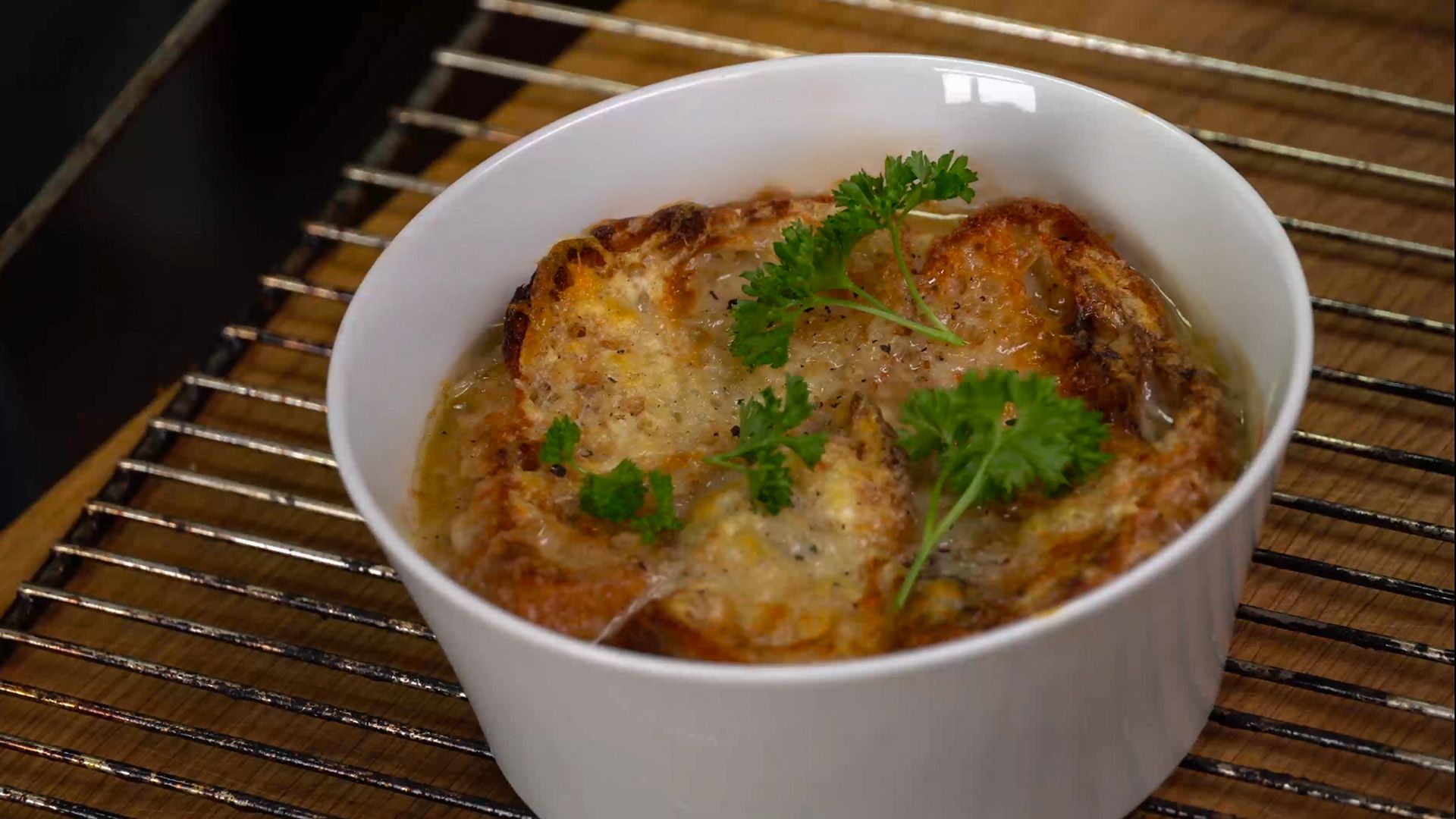 Französische überbackene Zwiebelsuppe, einfach herrlich