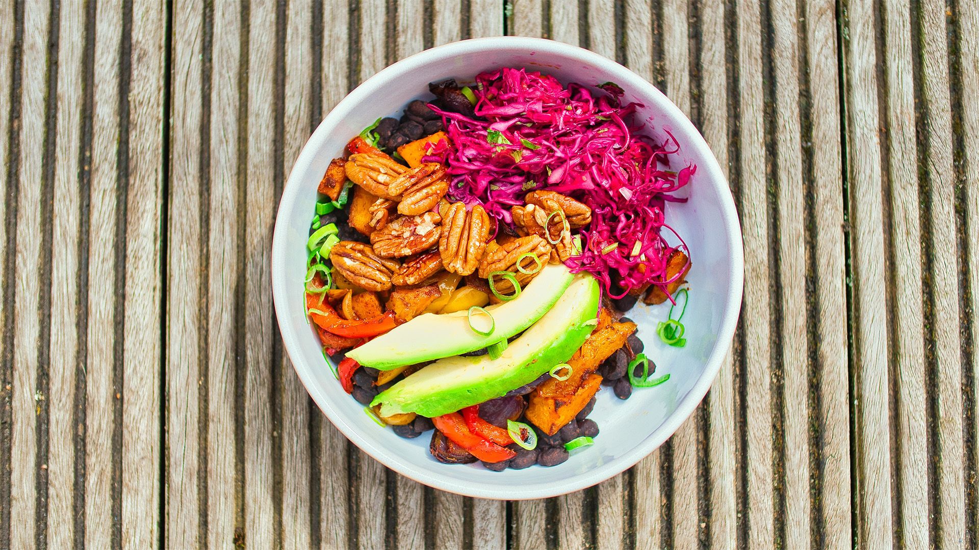 Einfache Süßkartoffel Bowl mit Pekanüssen