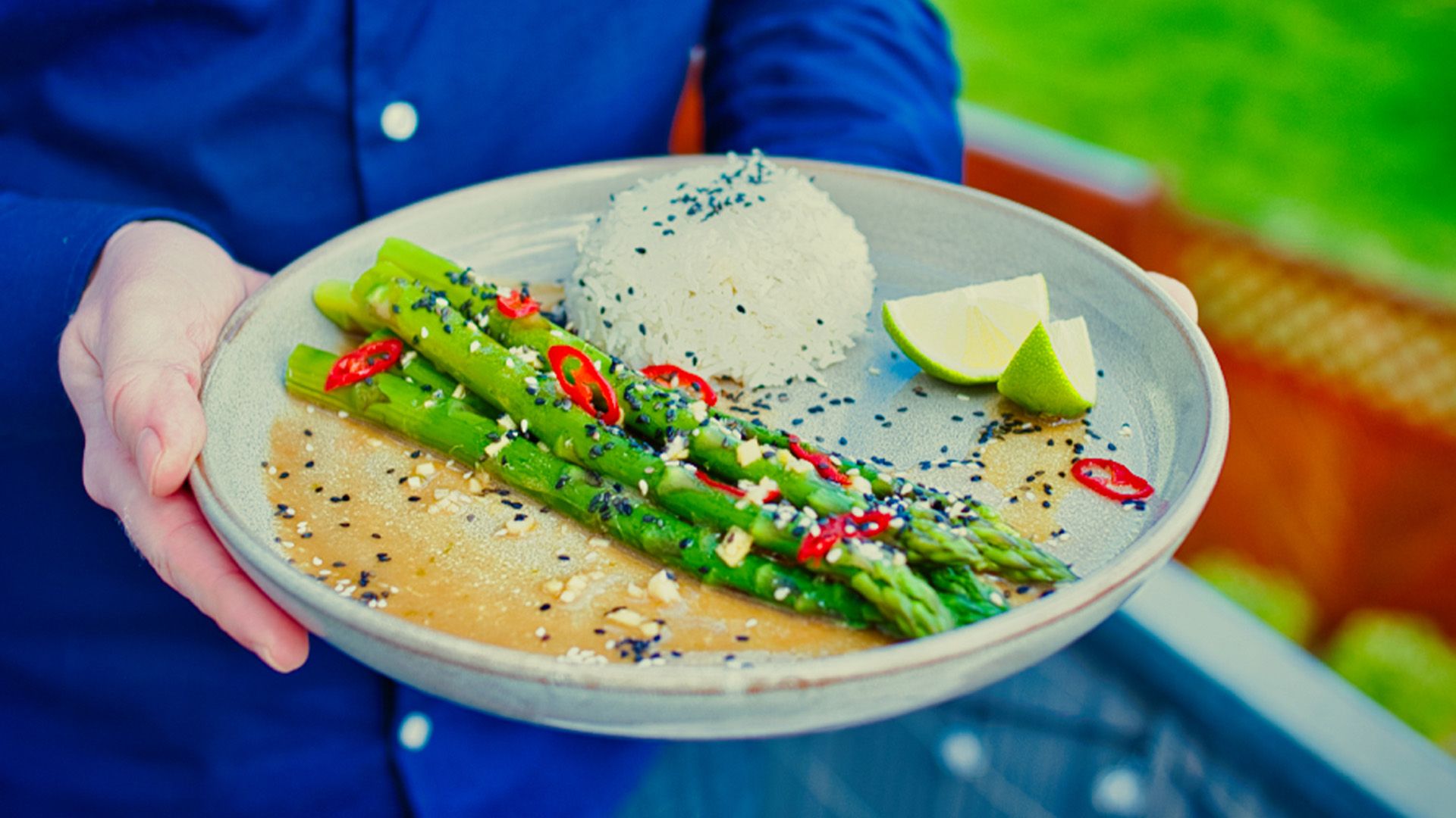 Grüner Spargel mit asiatischen Zutaten ist total unterschätzt!