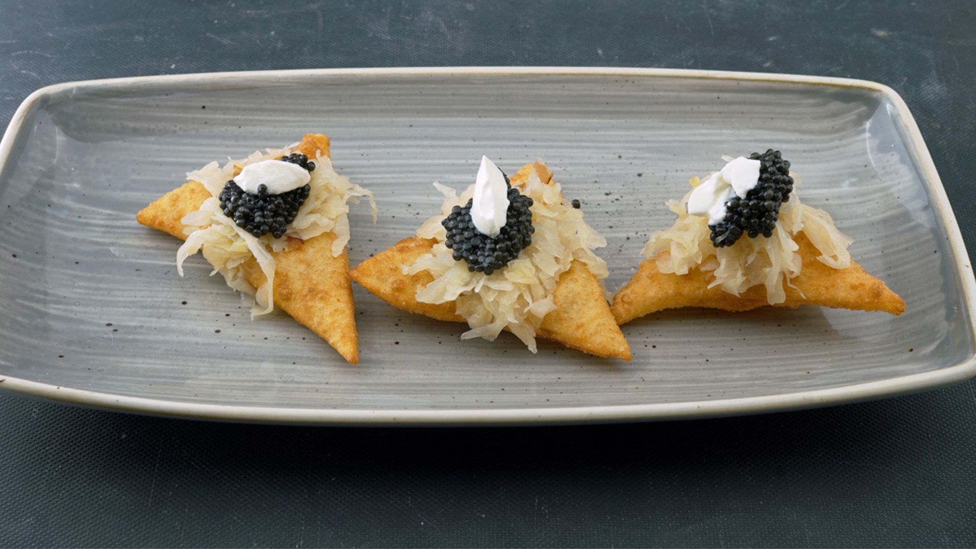 Blattlkrapfen mit Sauerkraut